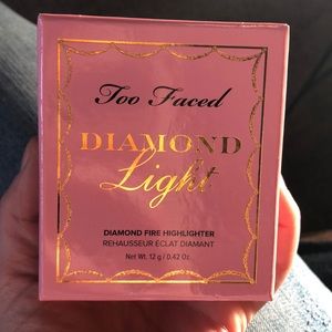 Too faced highlighter